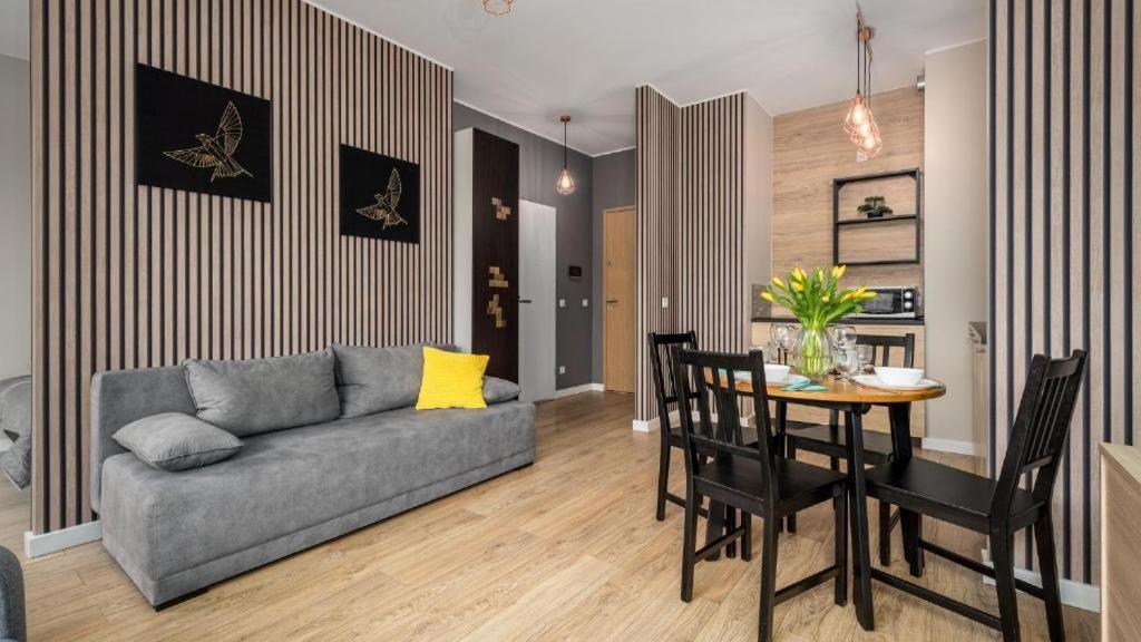 Deluxe Apartments Free Parking ワルシャワ エクステリア 写真
