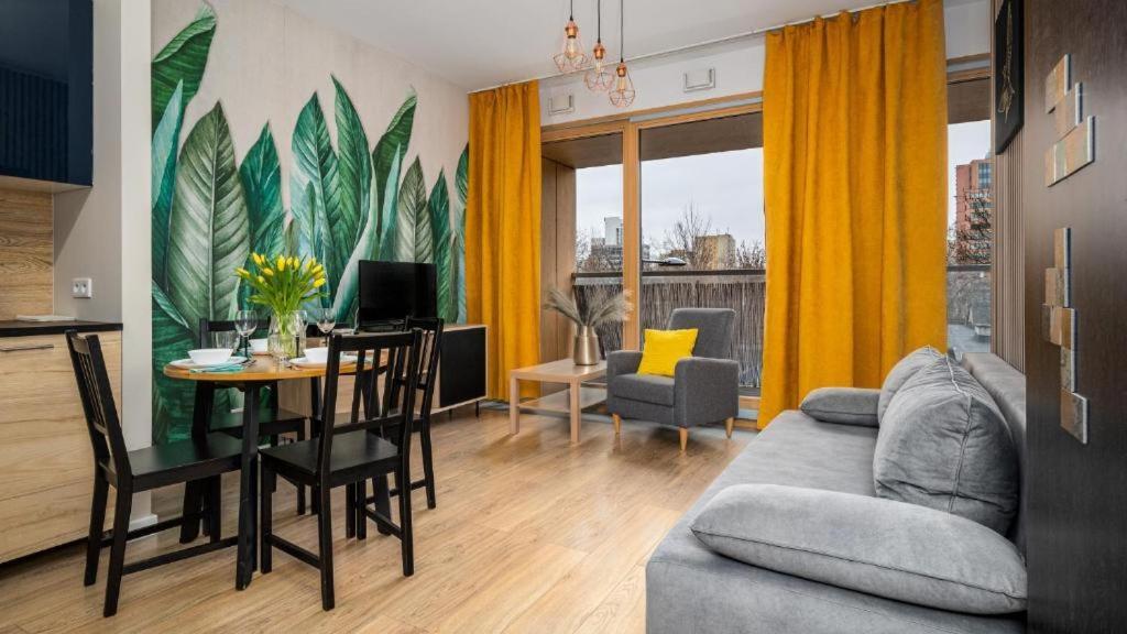 Deluxe Apartments Free Parking ワルシャワ エクステリア 写真