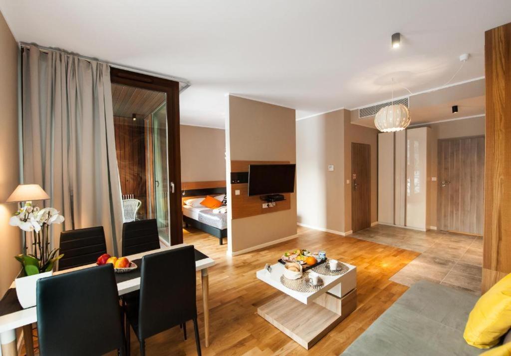 Deluxe Apartments Free Parking ワルシャワ エクステリア 写真