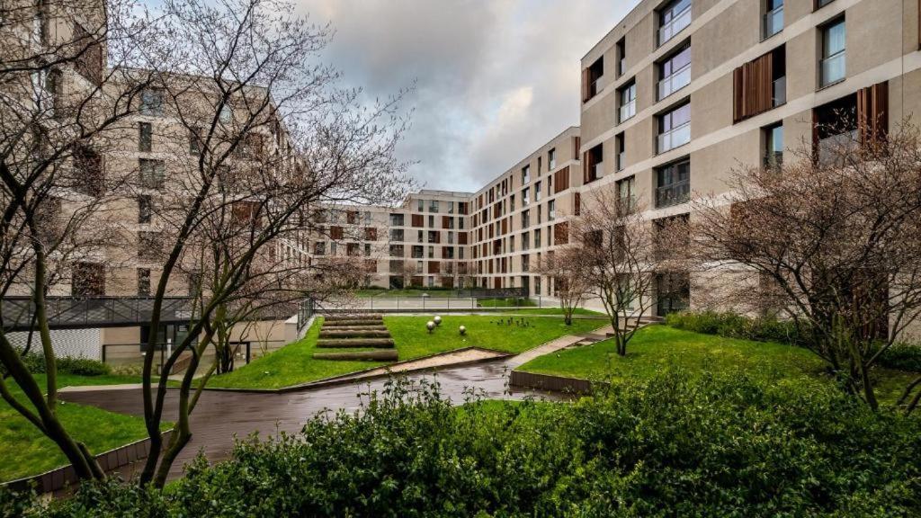 Deluxe Apartments Free Parking ワルシャワ エクステリア 写真